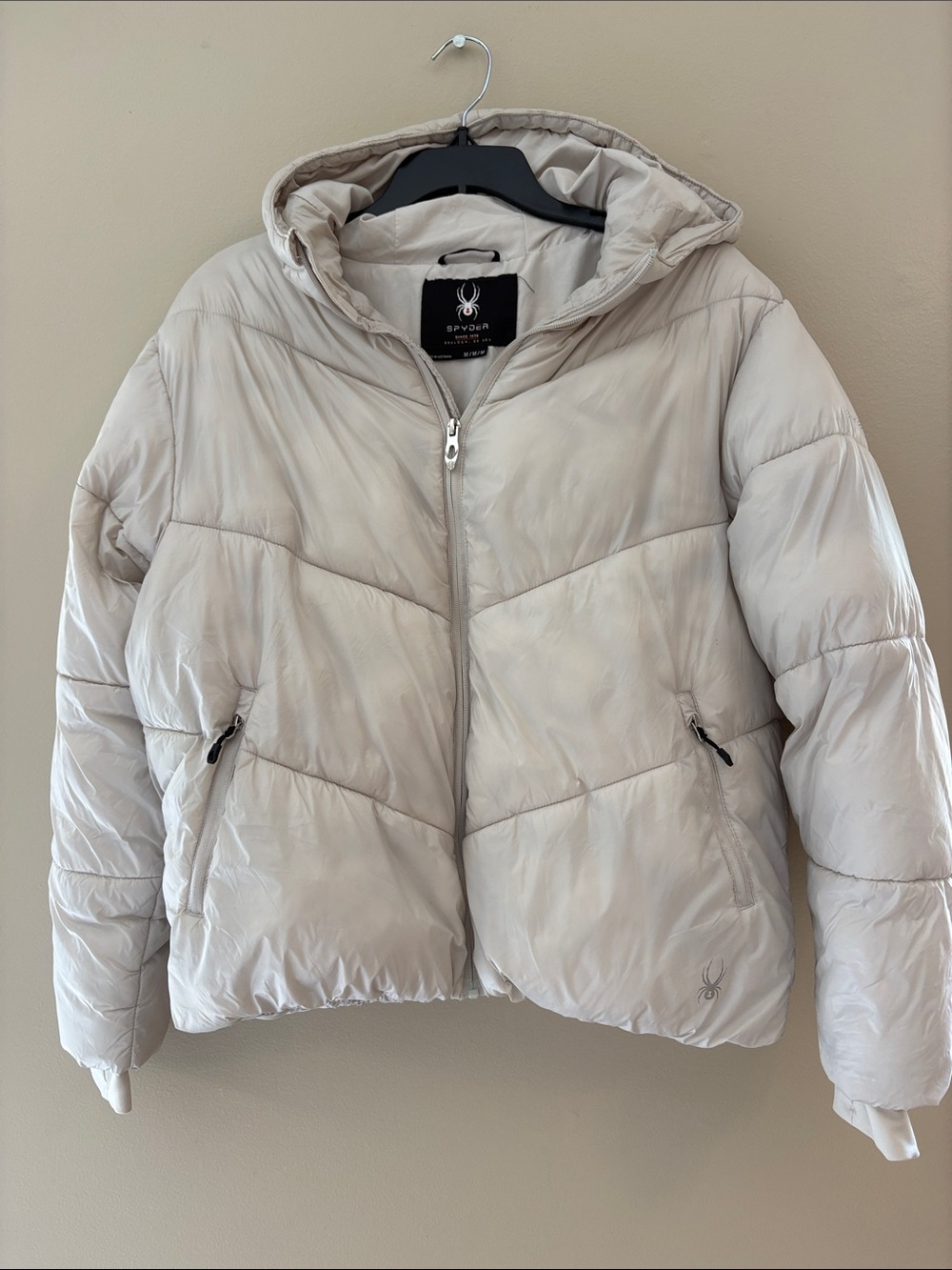 Spyder Women’s Light Beige Cropped Hooded Puffer Jacket Size Medium NWOT